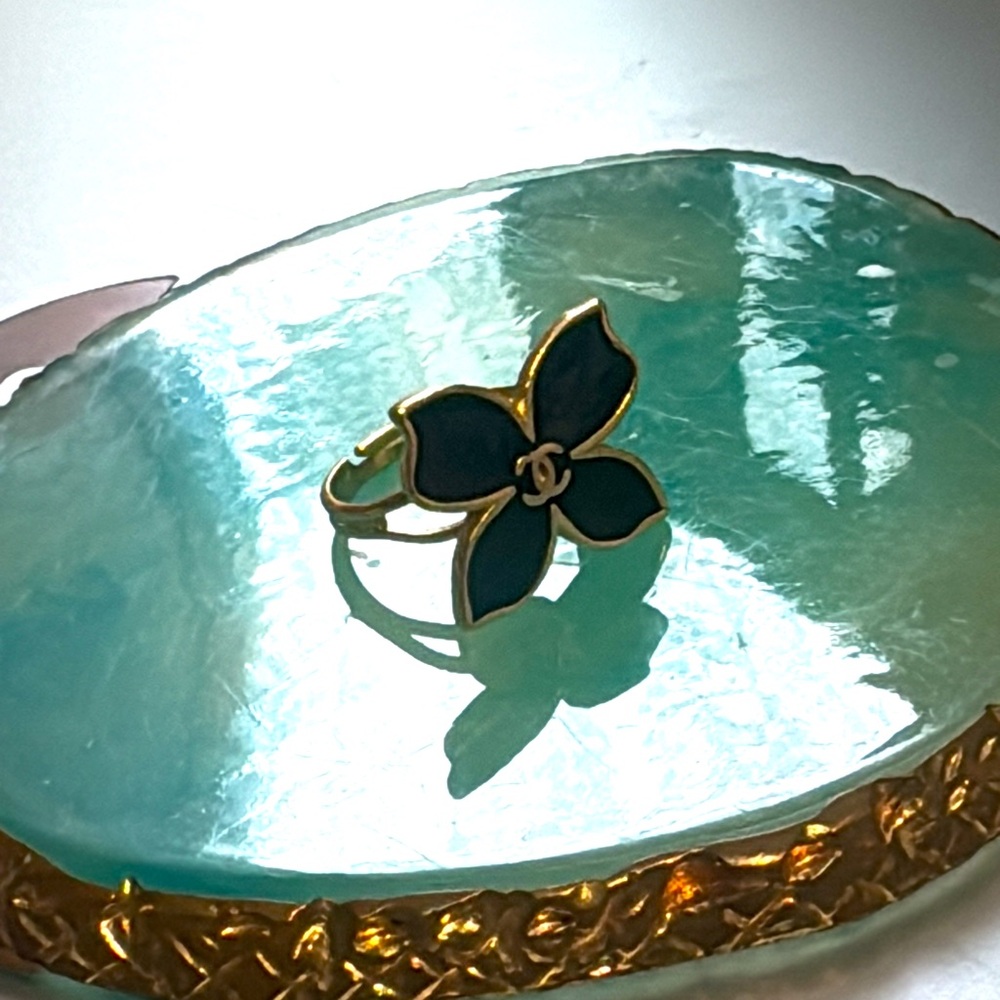 Stainless steel black flower ring